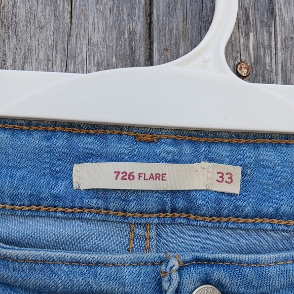 Levis 726 Jeans Women Size 33 Flared Bell Bottoms Stretch Blue Denim Distressed - Picture 3 of 6
